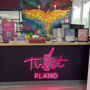 Painting with a Twist - Art Classes Near Me - Plano, Texas Painting with a Twist - Art Classes Near Me - Plano, Texas