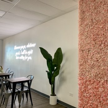 Tsaocaa Tea - a table and chairs in a room - Bubble Tea Near Me - Westminster, Colorado