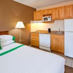 Med City Inn & Suites Rochester Mayo Clinic Area - One King Bed Kitchenette