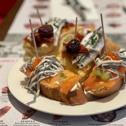 Txapela - Assorted pintxos