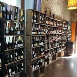 Gauvi - El Celler d'en Perri - Wine selection inside the shop