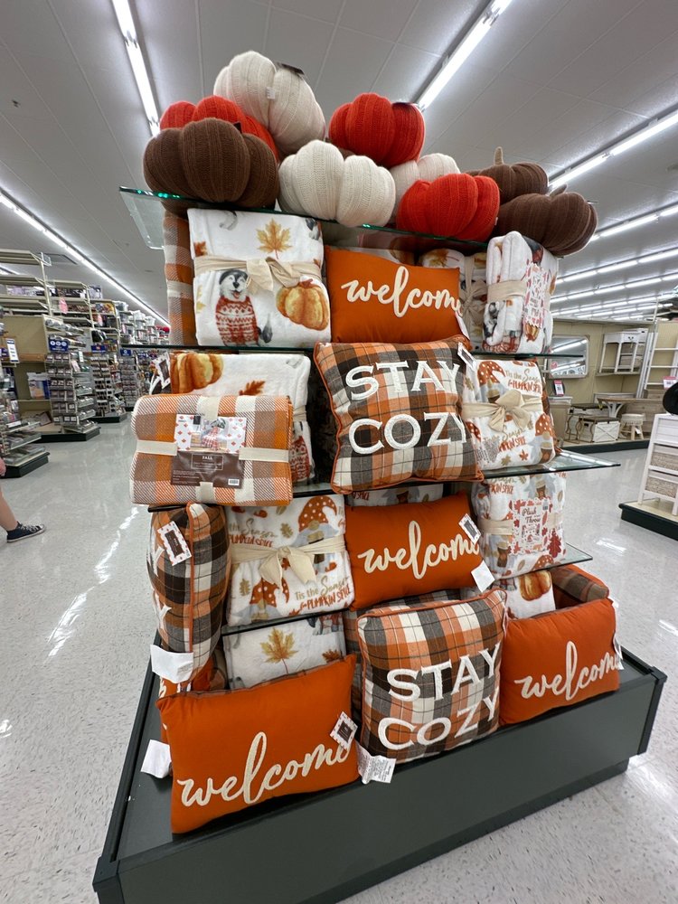 HOBBY LOBBY Updated August 2024 11 Photos & 19 Reviews 3075 S Glenstone Ave, Springfield