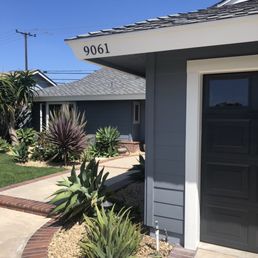 All done! Garage, trim, and some newly painted siding as well!