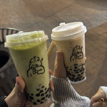 Heytea - Matcha Jasmine Latte (Left), Supreme Brown Sugar Bobo Milk Tea (Right) - Bubble Tea Near Me - Sunnyvale, California Heytea - Matcha Jasmine Latte (Left), Supreme Brown Sugar Bobo Milk Tea (Right) - Bubble Tea Near Me - Sunnyvale, California