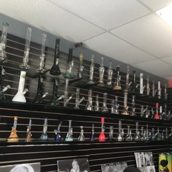 Sun Shine Smoke Shop - Nice bong selection