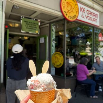 Lappert's Ice Cream - Guava Cheesecake (6/2025) - Ice Cream & Frozen Yogurt Near Me - Sausalito, California