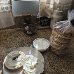 Golden Bagel Cafe - Bagel w/Cream Cheese