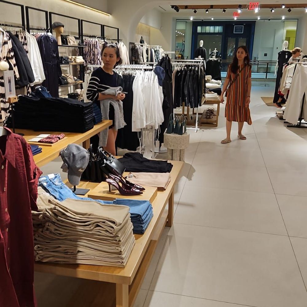 Mango - Sales staff are so helpful here. - Accessories Near Me - Aventura, Florida Mango - Sales staff are so helpful here. - Accessories Near Me - Aventura, Florida