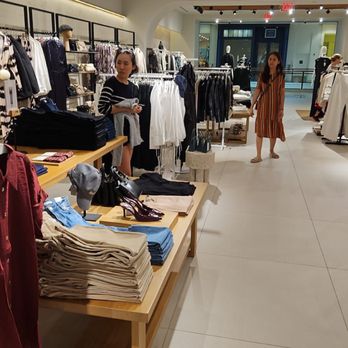 Mango - Sales staff are so helpful here. - Accessories Near Me - Aventura, Florida Mango - Sales staff are so helpful here. - Accessories Near Me - Aventura, Florida