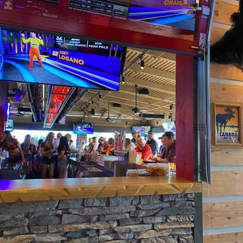 Twin Peaks - Outdoor bar area - New American Near Me - Daytona Beach, Florida Twin Peaks - Outdoor bar area - New American Near Me - Daytona Beach, Florida