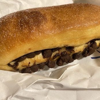 Levain Bakery - Williamsburg, Brooklyn - "Brioche with chocolate chips " - Bakeries Near Me - Brooklyn, New York Levain Bakery - Williamsburg, Brooklyn - "Brioche with chocolate chips " - Bakeries Near Me - Brooklyn, New York