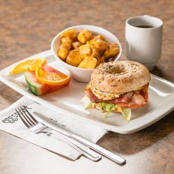Eggsmart - EARLY BIRD SPECIAL - BLTE on a bagel