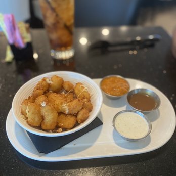 Flat Top Bar and Grill - Cheese curds - Pubs Near Me - Riverside, California