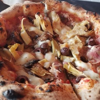 Aumm Aumm - Capricciosa ($16) Soooooooo delicious. No wonder it is highly recommended!!!!!! - Wine Bars Near Me - North Bergen, New Jersey