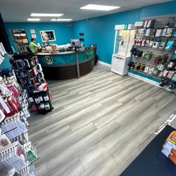 Phone-Fix.com Gadget Repair - Interior lobby of our repair store!