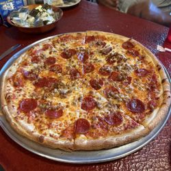 Luigis Italian Restaurant - Pizza