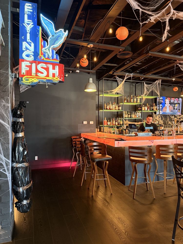 GastroPUB Nisei Bar & Grill - Photo 2