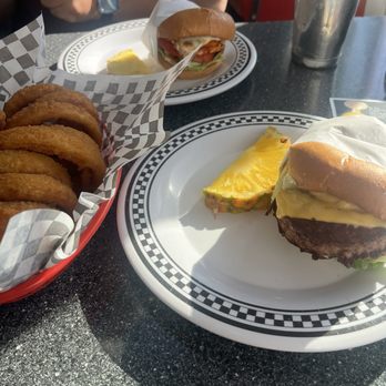 Cool Cat Cafe - American Near Me - Pismo Beach, California