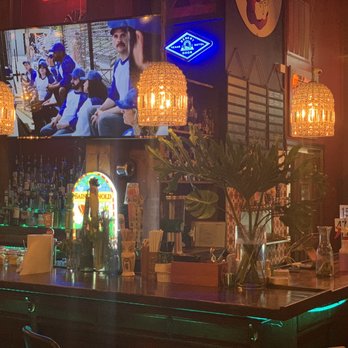 Hubcap Grill - The bar }:{ - Burgers Near Me - Galveston, Texas Hubcap Grill - The bar }:{ - Burgers Near Me - Galveston, Texas