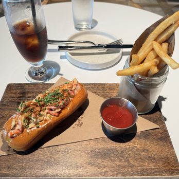 The Surfing Fox - New American Near Me - Santa Monica, California