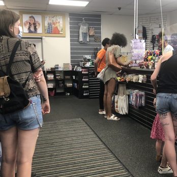 Plato's Closet - Used, Vintage & Consignment Near Me - Orland Park, Illinois