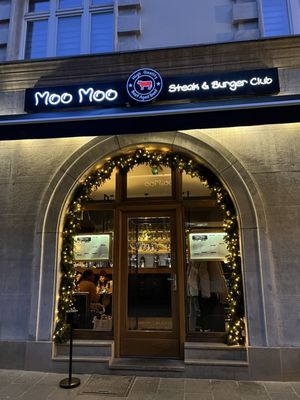 Moo Moo Steak & Burger Club by null