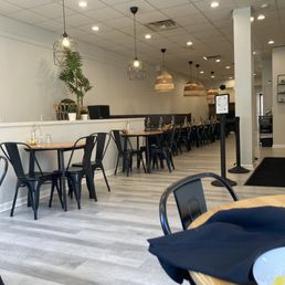 Cute decor, always lots of seating Cute decor, always lots of seating