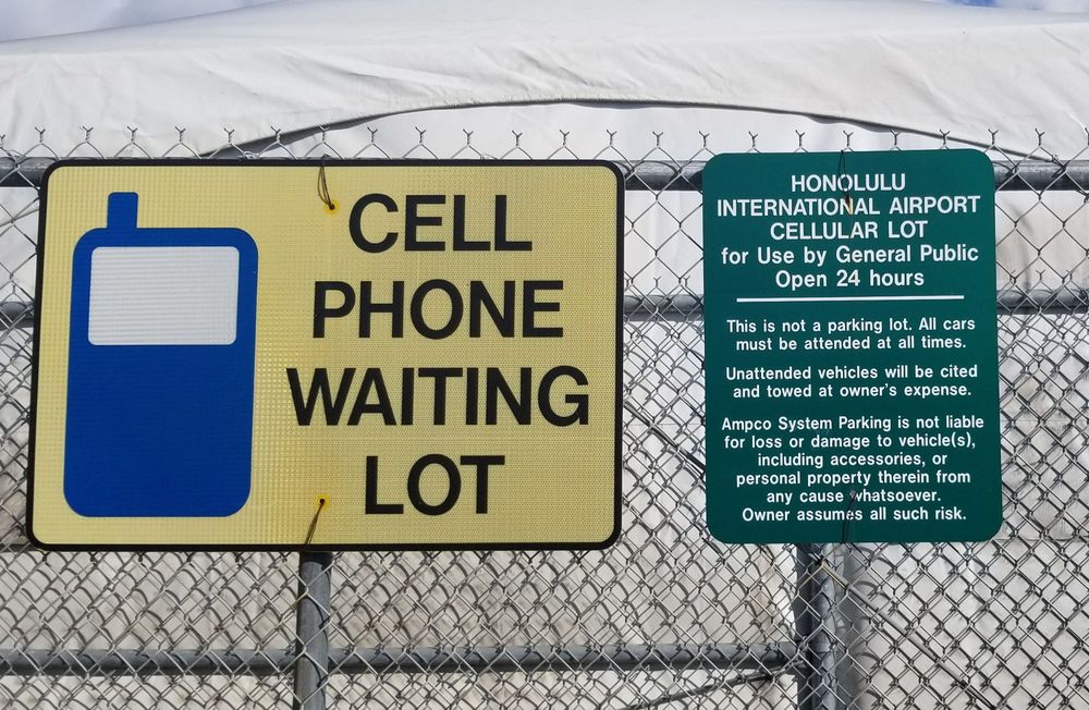 HONOLULU AIRPORT CELL PHONE WAITING AREA Updated December 2024 22