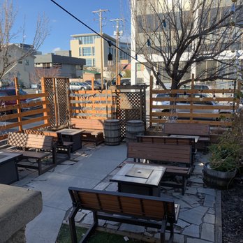 Pignic Pub & Patio - The gorgeous patio area outside - Cocktail Bars Near Me - Reno, Nevada