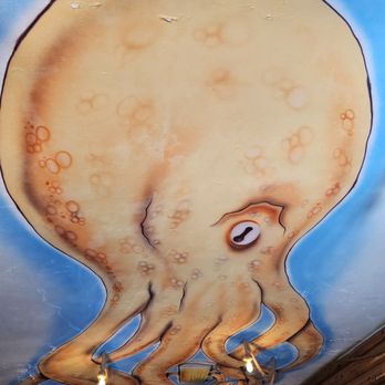Islote Beach Restaurant - Interior ceiling - Seafood Near Me - Arecibo, Puerto Rico
