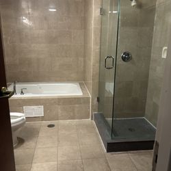 Comfort Suites Southaven I-55 - Jacuzzi tub and separate shower