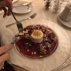 Tegia Larnags - Randencarpaccio (Rote Beete) mit Ziegenkäse 22 CHF
