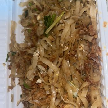 Samara Kitchen - Samara noodles / rice noodles with chicken a few scraps of veggies - nicely made - Indonesian Near Me - Mississauga, Ontario