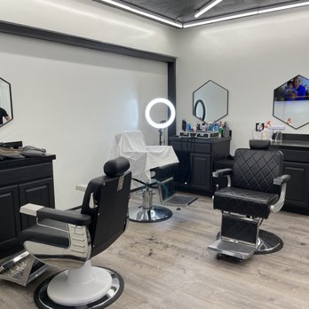 On Top Barbershop - The haircut area - clean and comfortable - Barbers Near Me - Honolulu, Hawaii On Top Barbershop - The haircut area - clean and comfortable - Barbers Near Me - Honolulu, Hawaii