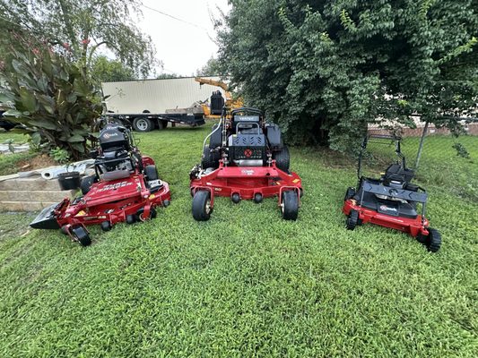 Piney Flats Premium Landscaping and Lawn Care - Here at Oak Landscaping we deliver top-notch lawn care and landscaping services tailored to residential and commercial properties in Piney Flats, TN. Our expert team offers mowing, edging, seasonal cleanups, garden design, plant installation, mulching, and more—guaranteeing lush, vibrant lawns year-round. We pride ourselves on reliability, attention to detail, and creating beautiful outdoor spaces that enhance curb appeal and property value. Call now to bring your outdoor vision to life!
