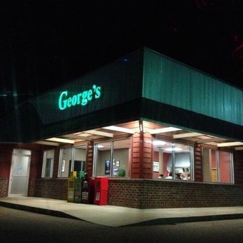 George's Restaurant - the front of the restaurant at night - American Near Me - New Albany, Mississippi