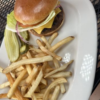 Houlihan's - Burger - Bars Near Me - Secaucus, New Jersey