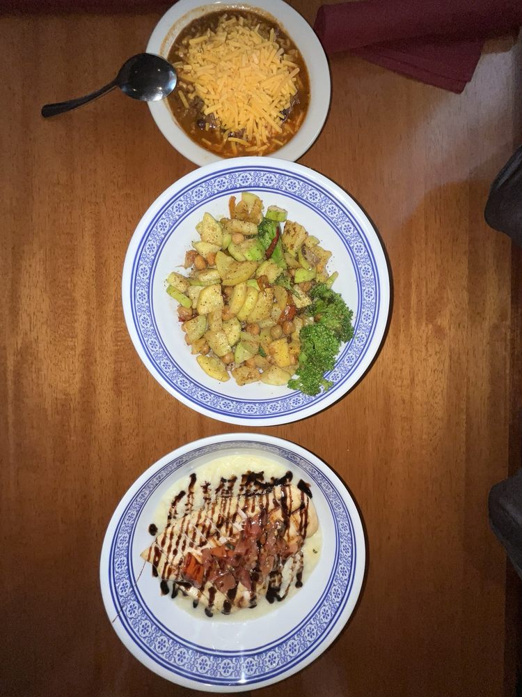 Food from Ndmoa Cafe