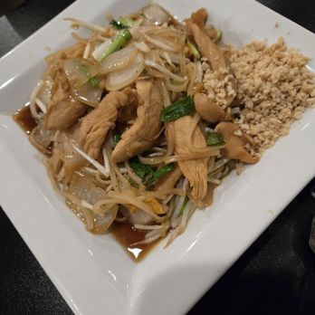 Ginger Cafe - Chicken pad thai - Chinese Near Me - Ramsey, Minnesota