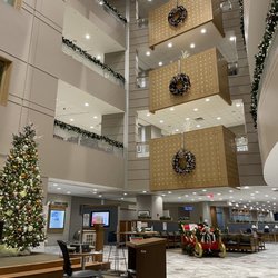 Roswell Park Comprehensive Cancer Center - Lobby Christmas decorations