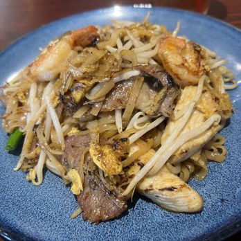 Pad Thai Classic - Siam noodle, combination - Thai Near Me - Long Beach, California