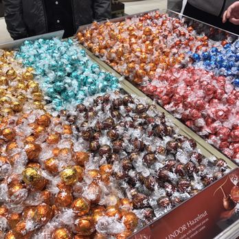 Lindt Chocolate Shop - Chocolatiers & Shops Near Me - Toronto, Ontario