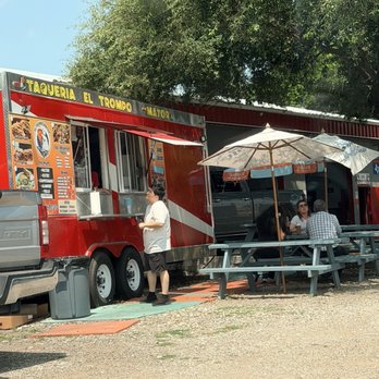 Taqueria El Trompo Mayor - Trailer with seating area - Food Trucks Near Me - Austin, Texas Taqueria El Trompo Mayor - Trailer with seating area - Food Trucks Near Me - Austin, Texas