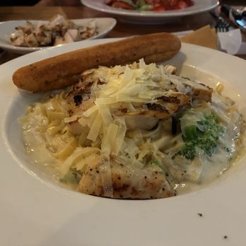 Applebee's Grill + Bar - Chicken Alfredo - American Near Me - Napa, California Applebee's Grill + Bar - Chicken Alfredo - American Near Me - Napa, California