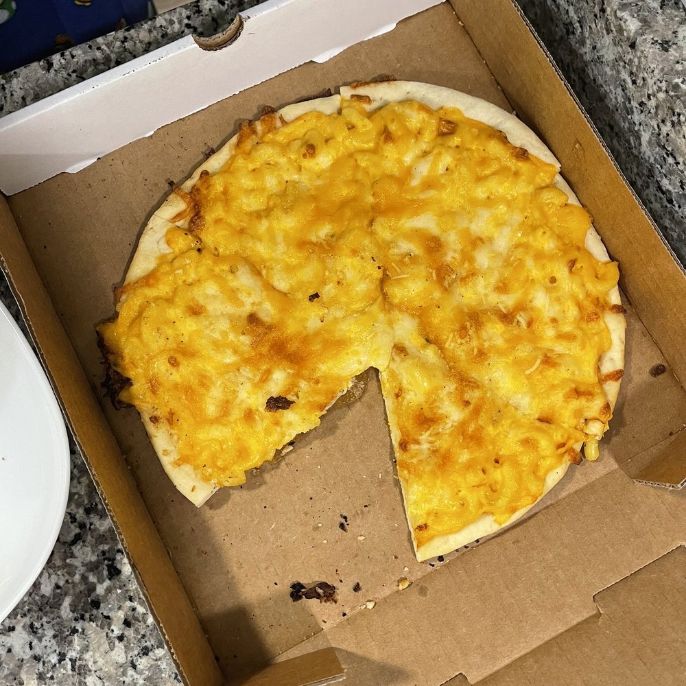Fong's Pizza - Mac and Cheese Pizza - Pizza Near Me - Des Moines, Iowa