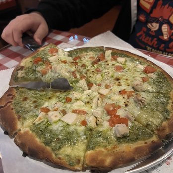 Auntie Pasto's - Chicken, Pesto & Gorgonzola Pizza - Italian Near Me - Honolulu, Hawaii Auntie Pasto's - Chicken, Pesto & Gorgonzola Pizza - Italian Near Me - Honolulu, Hawaii