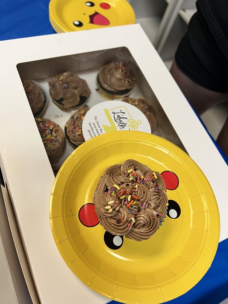 L'Abeille Sucree The Sweet Bee Logo