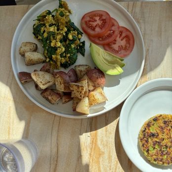 Zava Cafe - Tofu scramble with red roasted potatoes, tomatoes and avocado - Sandwiches Near Me - Rehoboth Beach, Delaware