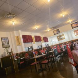 Chai Thai & Sushi - The atmosphere. Open floorplan. Room for groups