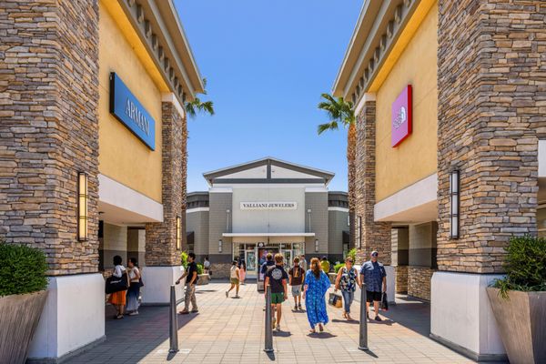 San Francisco Premium Outlets by null
